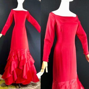 sheath flamenco ruffle bottom / long sleeves off s